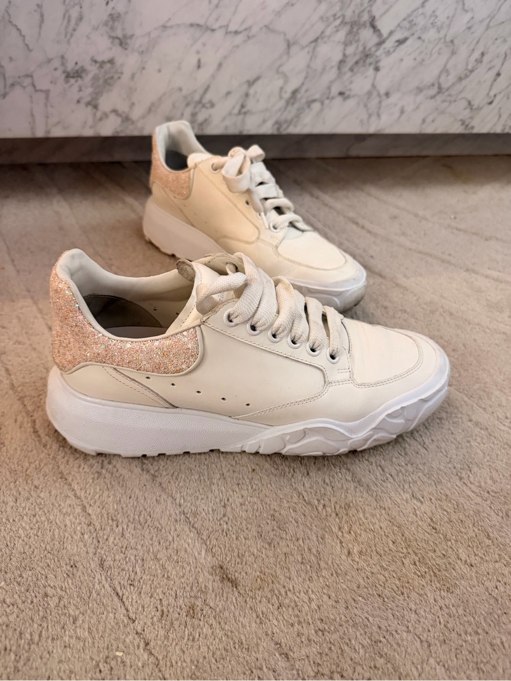 Alexander McQueen Cream Low-Top Sneakers with Pink Glitter Heel Tab